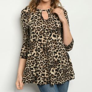 New Junior's Boutique Cheetah keyhole top